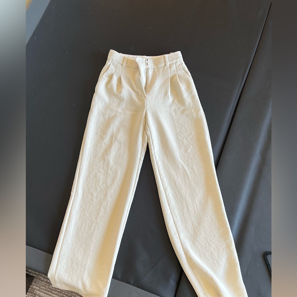 Aritzia effortless pant in matte pearl regular 00